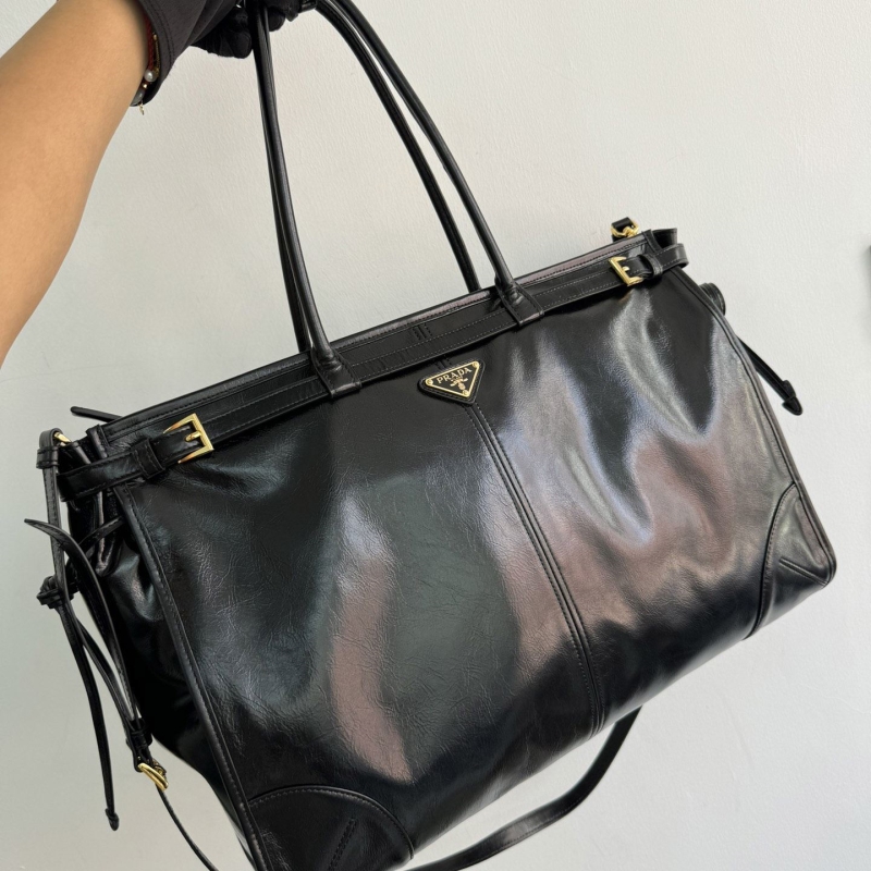 B**rry top handle bags